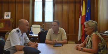 Martínez Chana recibe al nuevo comisario de Policía Nacional en Cuenca, Francisco Sánchez