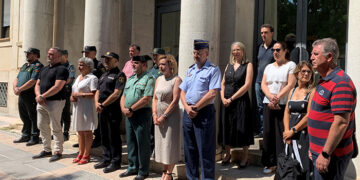 Minuto de silencio en Cuenca por el asesinato de una mujer en Asturias