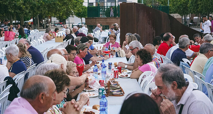 Parrillada y pasodobles en la cena de los jubilados de Cabanillas