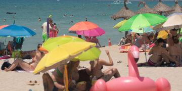 UGT asegura que el 34,6% de los hogares castellanomanchegos no puede permitirse ir de vacaciones al menos una semana al año