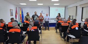 Un total de 21 integrantes de organismos intervinientes en emergencias se forman en reanimación cardiopulmonar y en el uso del desfibrilador automático