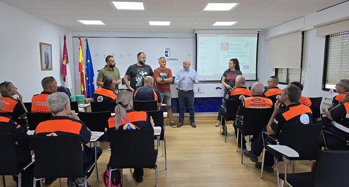 Un total de 21 integrantes de organismos intervinientes en emergencias se forman en reanimación cardiopulmonar y en el uso del desfibrilador automático 1 Un total de 21 integrantes de organismos intervinientes en emergencias se forman en reanimación cardiopulmonar y en el uso del desfibrilador automático