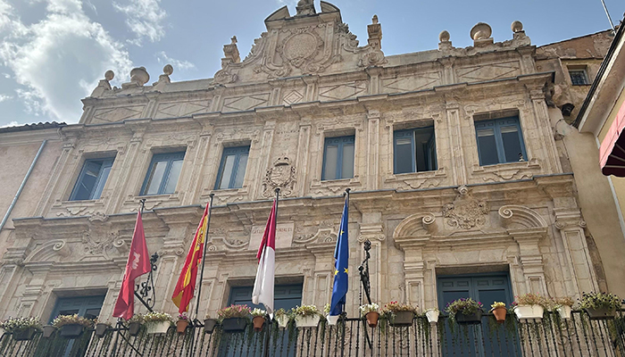 El Ayuntamiento de Cuenca adjudica el nuevo contrato de renovación de la señalización horizontal y vertical para cuatro años por 600.000 euros 2 Ayuntamiento de Cuenca