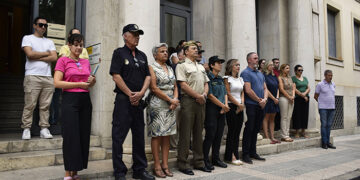 Cuenca vuelve a concentrarse en silencio por el asesinato de una mujer en Navarra
