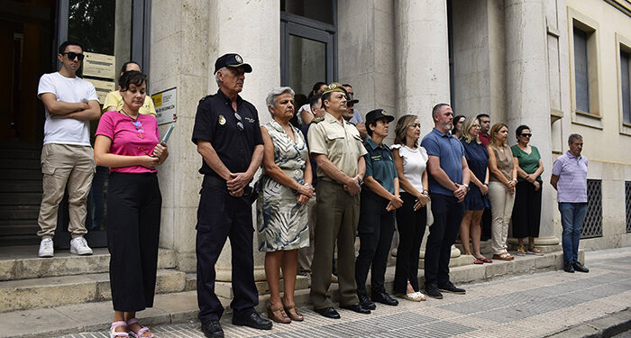 Cuenca vuelve a concentrarse en silencio por el asesinato de una mujer en Navarra 1 Cuenca vuelve a concentrarse en silencio por el asesinato de una mujer en Navarra