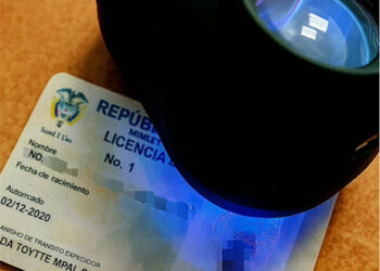 Detenido un conductor en Cuenca por presentar un permiso de conducir falso