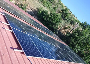 El Ayuntamiento de Brihuega impulsa el autoconsumo con una instalación fotovoltaica en el polideportivo municipal a coste cero fruto de su convenio con Repsol