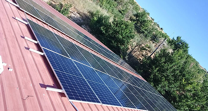 El Ayuntamiento de Brihuega impulsa el autoconsumo con una instalación fotovoltaica en el polideportivo municipal a coste cero fruto de su convenio con Repsol
