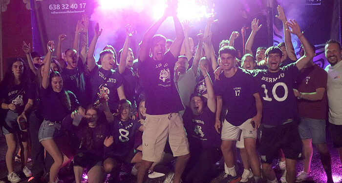 «El Desenfreno» dona su premio del Interpeñas 2025 de Cabanillas a la Asociación Española de Cáncer de Mama Metastásico 1 «El Desenfreno» dona su premio del Interpeñas 2025 de Cabanillas a la Asociación Española de Cáncer de Mama Metastásico