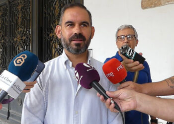 El PP exige explicaciones a Alberto Rojo sobre los “suculentos pagos” de la Junta de Comunidades a una concejala socialista 10.300 euros por mes y medio de trabajo