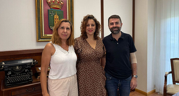 Estefanía Torres toma posesión de su plaza como tercera bibliotecaria de Cabanillas
