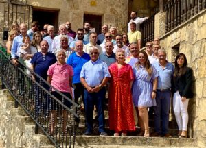 FADETA firma 52 contratos de ayudas Leader con promotores que movilizarán más de 667.000 euros de inversión en la comarca 3 Firma contratos FADETA foto familia