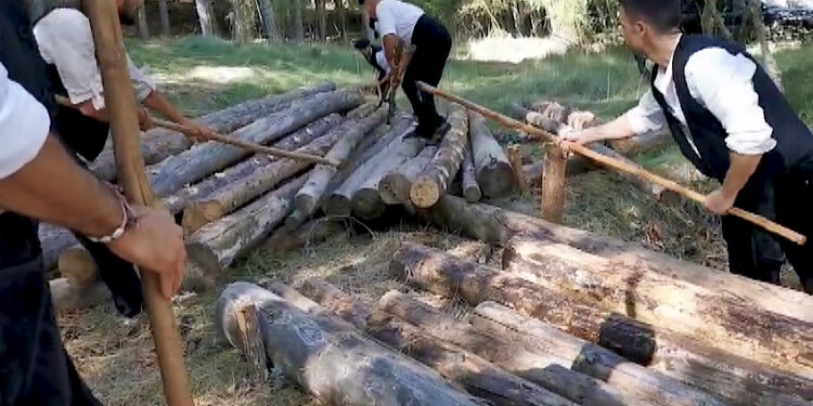 Imprescindible. Audio (podcast). Entrevistamos a Abel Moreno, alcalde de Peralejos de las Truchas y a Raúl Muñoz por la Fiesta Ganchera del Alto Tajo 1 GOPR5716 DRON LA HOZ BETETA.00 02 27 08.Imagen fija031