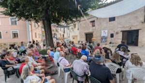 Huertapelayo acoge la presentación de Abarca, la edición número 7 de la revista de la Federación Alto Tajo 2 Huertapelayo acoge la presentación de Abarca, la edición número 7 de la revista de la Federación Alto Tajo