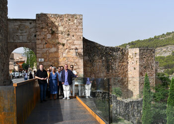 Inaugurada la pasarela en el Arco de Bezudo para mejorar la accesibilidad y movilidad peatonal