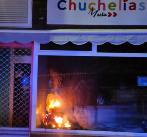 Incendio en el escaparate de un local comercial en la calle Ramón y Cajal de Cuenca 2 Incendio en el escaparate de un local comercial en la calle Ramón y Cajal de Cuenca