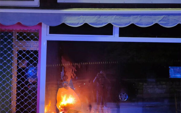 Incendio en el escaparate de un local comercial en la calle Ramón y Cajal de Cuenca 1 Incendio en el escaparate de un local comercial en la calle Ramón y Cajal de Cuenca