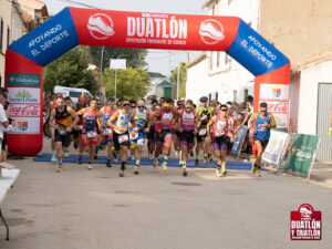 Juan Diego Haro y Noelia Sepúlveda se impusieron en el duatlón de Villarejo Periesteban que ponía fin al Circuito de Diputación 2 Juan Diego Haro y Noelia Sepúlveda se impusieron en el duatlón de Villarejo Periesteban que ponía fin al Circuito de Diputación