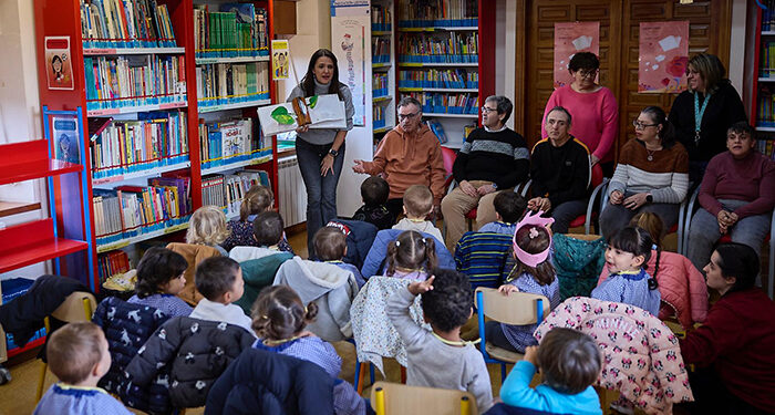 La Biblioteca municipal de Yunquera de Henares recibe el primer premio en la categoría de “trayectoria bibliotecaria” de los galardones ‘Bibliotecaria Juana Quílez’
