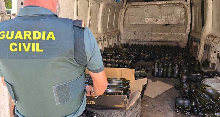 La Guardia Civil de Guadalajara detiene a dos personas por la sustracción de media tonelada de aceite de oliva de un camión estacionado en la A-2