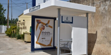 La Junta firma el nuevo contrato de mantenimiento de hitos y marquesinas con una inversión cercana a los 750.000 euros
