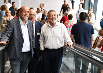 La Junta formaliza el contrato para la modernización del alumbrado y redes eléctricas de ‘El Terminillo’
