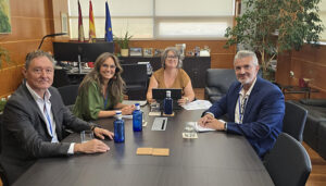 La Junta impulsa junto a los máximos representantes del sector del textil la recogida selectiva y la circularidad de estos residuos en Castilla-La Mancha 2 La Junta impulsa junto a los máximos representantes del sector del textil la recogida selectiva y la circularidad de estos residuos en Castilla-La Mancha