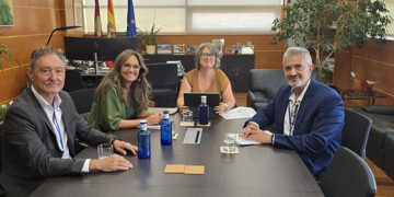 La Junta impulsa junto a los máximos representantes del sector del textil la recogida selectiva y la circularidad de estos residuos en Castilla-La Mancha