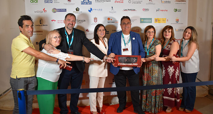 La Junta reconoce el trabajo de la organización y del pueblo de Villamayor de Santiago para convertir su Festival de Cortos en un referente 1 La Junta reconoce el trabajo de la organización y del pueblo de Villamayor de Santiago para convertir su Festival de Cortos en un referente