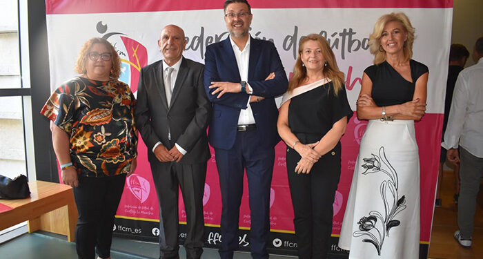 La Junta trabaja en un nuevo formato de liga regional masculina de fútbol y la puesta en marcha de una competición femenina autonómica en esta disciplina