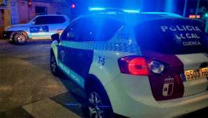 La Policía Local de Cuenca atiende 64 avisos durante el fin de semana: desde un caso de violencia de género a una denuncia por orinar en la calle 2 La Policía Local de Cuenca atiende 64 avisos durante el fin de semana desde un caso de violencia de género a una denuncia por orinar en la calle