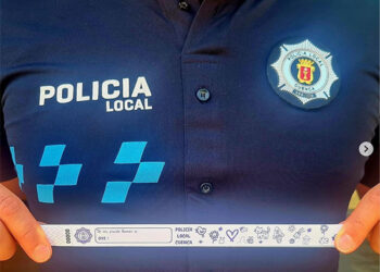La Policía Local de Cuenca lanza una campaña de pulseras identificativas gratuitas para niños y personas dependientes