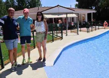 La piscina de Pareja, totalmente renovada y accesible