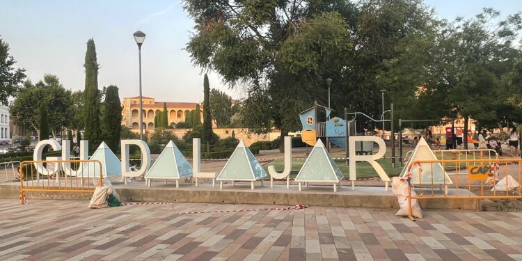 El Ayuntamiento de Guadalajara instala dos conjuntos de letras corpóreas como nuevo reclamo turístico 1 Letras corporeas Infantado