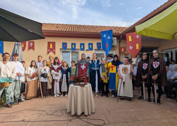 Los mayres de la Residencia Campiña de Viñuelas celebran San Ramón Nonato con una teatralización de la fundación de la localidad