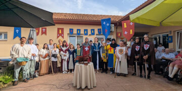 Los mayores de la Residencia Campiña de Viñuelas celebran San Ramón Nonato con una teatralización de la fundación de la localidad