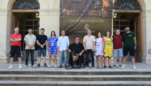 Martínez Chana reitera el apoyo al Vivo Cuenca en la presentación de sus nuevas equipaciones en la Diputación 2 Martínez Chana reitera el apoyo al Vivo Cuenca en la presentación de sus nuevas equipaciones en la Diputación
