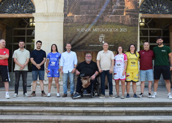 Martínez Chana reitera el apoyo al Vivo Cuenca en la presentación de sus nuevas equipaciones en la Diputación