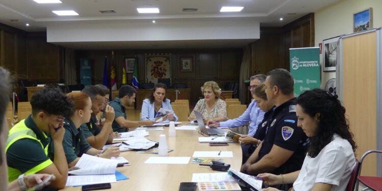 La Junta Local de Seguridad de Alovera se reúne para preparar el dispositivo de las próximas fiestas 1 P1190105 r