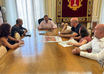 Personas con discapacidad de Aspadec, Apromips y Cadig Crisol reciben entradas solidarias de la Feria Taurina de San Julián