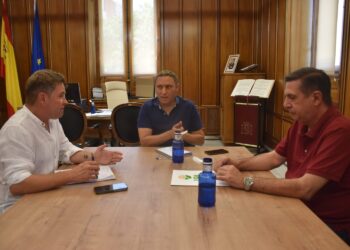 Martínez Chana destaca que el programa de caminos con GEACAM y la lucha contra los conejos son medidas innovadoras a nivel nacio