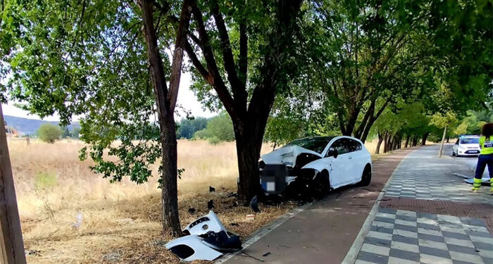 Un conductor resulta herido tras chocar contra un árbol en la Avenida de las Fuerzas Armadas de Cuenca 1 Un conductor resulta herido tras chocar contra un árbol en la Avenida de las Fuerzas Armadas de Cuenca
