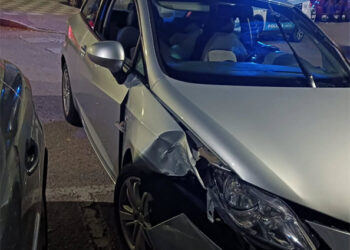 Un conductor se da a la fuga y da positivo en alcoholemia tras chocar contra una farola en Cuenca