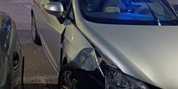 Un conductor se da a la fuga y da positivo en alcoholemia tras chocar contra una farola en Cuenca