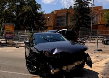 Un herido en una colisión entre dos vehículos en la calle Hermanos Becerril de Cuenca