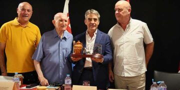Un total de 65 kilos de miel celebran 65 años de Victorino Martín y su legado único en la tauromaquia mundial