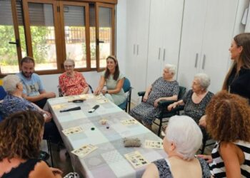 La Junta combate la soledad no deseada con más inversión y una implementación local en red