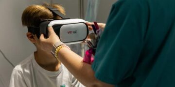 El uso de gafas de realidad virtual reduce la ansiedad de los pequeños pacientes de las Urgencias Pediátricas del Hospital de Guadalajara