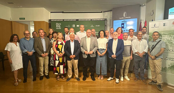 ‘Jóvenes con Raíz’, un proyecto impulsado por la Junta y los Grupos de Desarrollo Rural para promover la participación de los jóvenes en los pueblos a través de la cultura y el ocio 1 ‘Jóvenes con Raíz’, un proyecto impulsado por el Gobierno regional y los Grupos de Desarrollo Rural