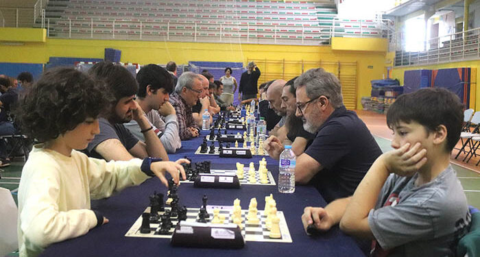 Cuatro horas de ajedrez con el «Cabanillas 4 Torres» 1 Cuatro horas de ajedrez con el «Cabanillas 4 Torres»
